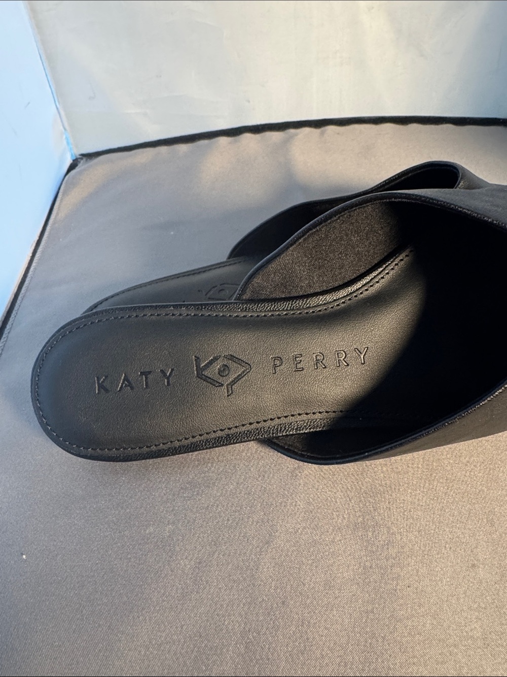 Katy Perry woman’s‎ size 9.5 Black Leather Slip-On Mules - Picture 2 of 7